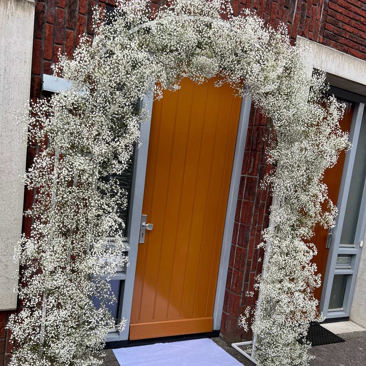 RENTAL - Bloemenboog - White Gypsy Cloud