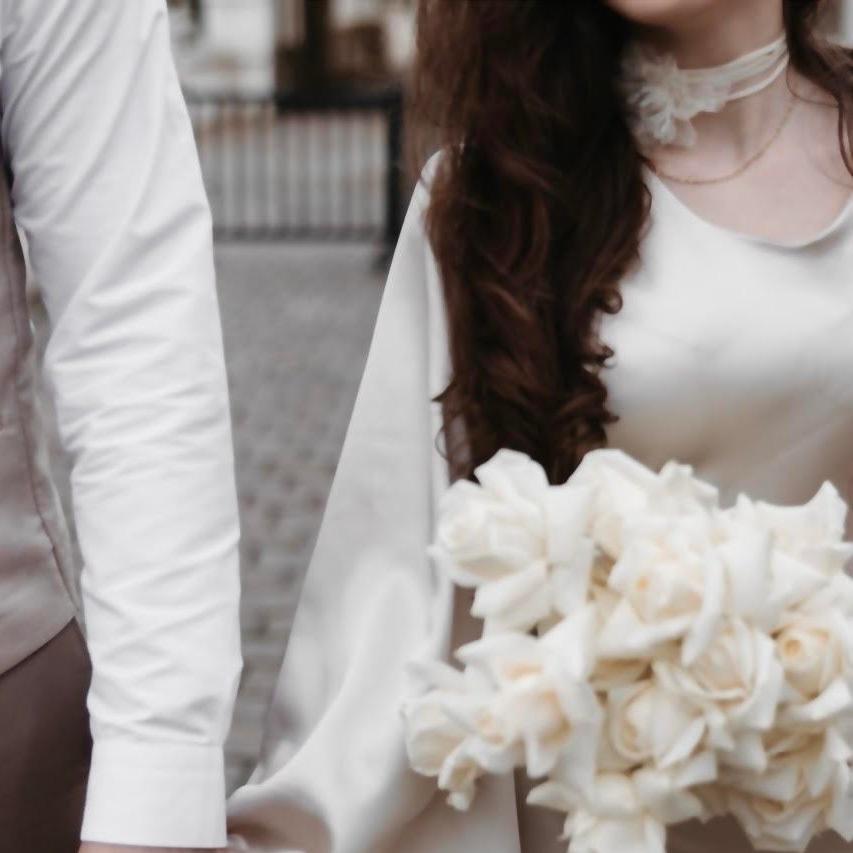 Bruidsboeket - Reflexed White Roses